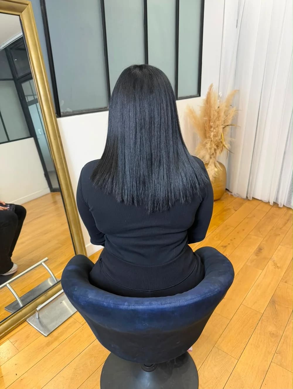 Cliente avant la pose : cheveux noirs aux épaules